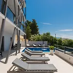 Mia 2 - Omis By Guide