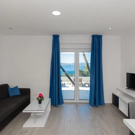 Mia 2 - Omis By Guide *