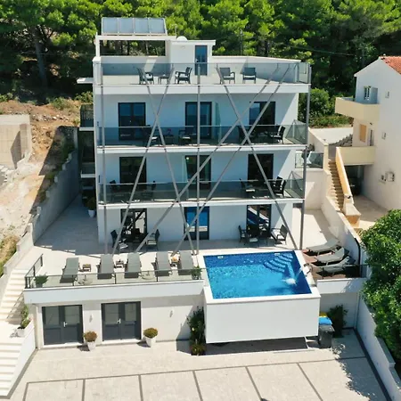 Mia 2 - Omis By Guide