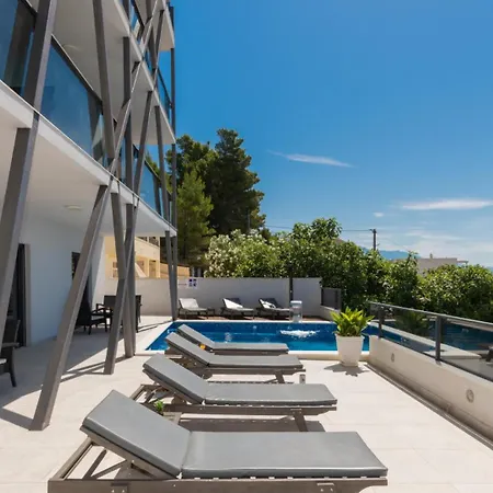 Mia 2 - Omis By Guide
